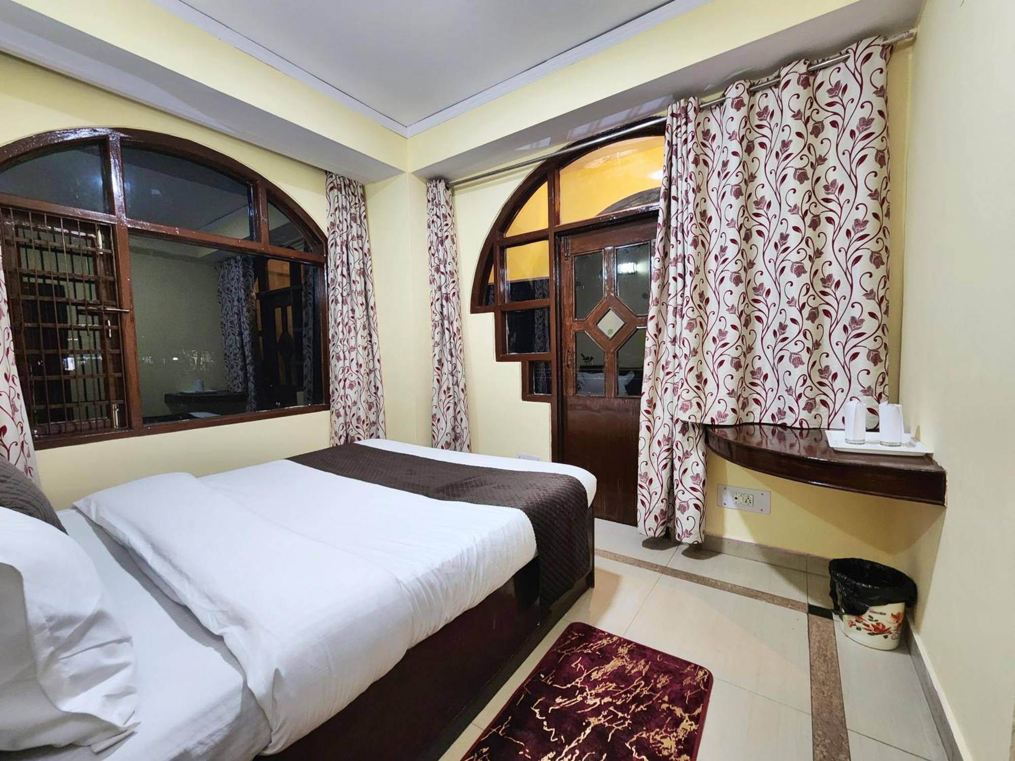 Hotel Taj Palace Near Mall Road Simlá Kültér fotó