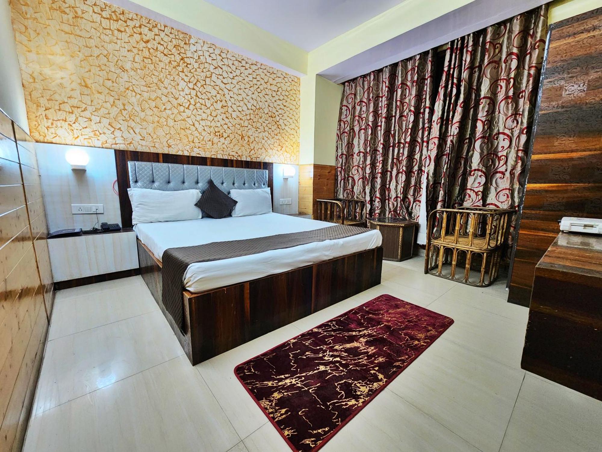 Hotel Taj Palace Near Mall Road Simlá Kültér fotó