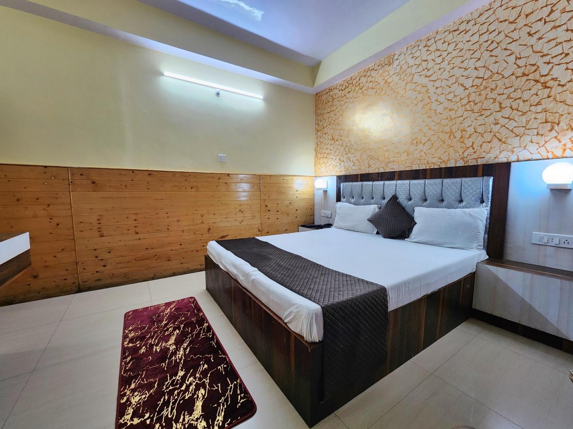 Hotel Taj Palace Near Mall Road Simlá Kültér fotó