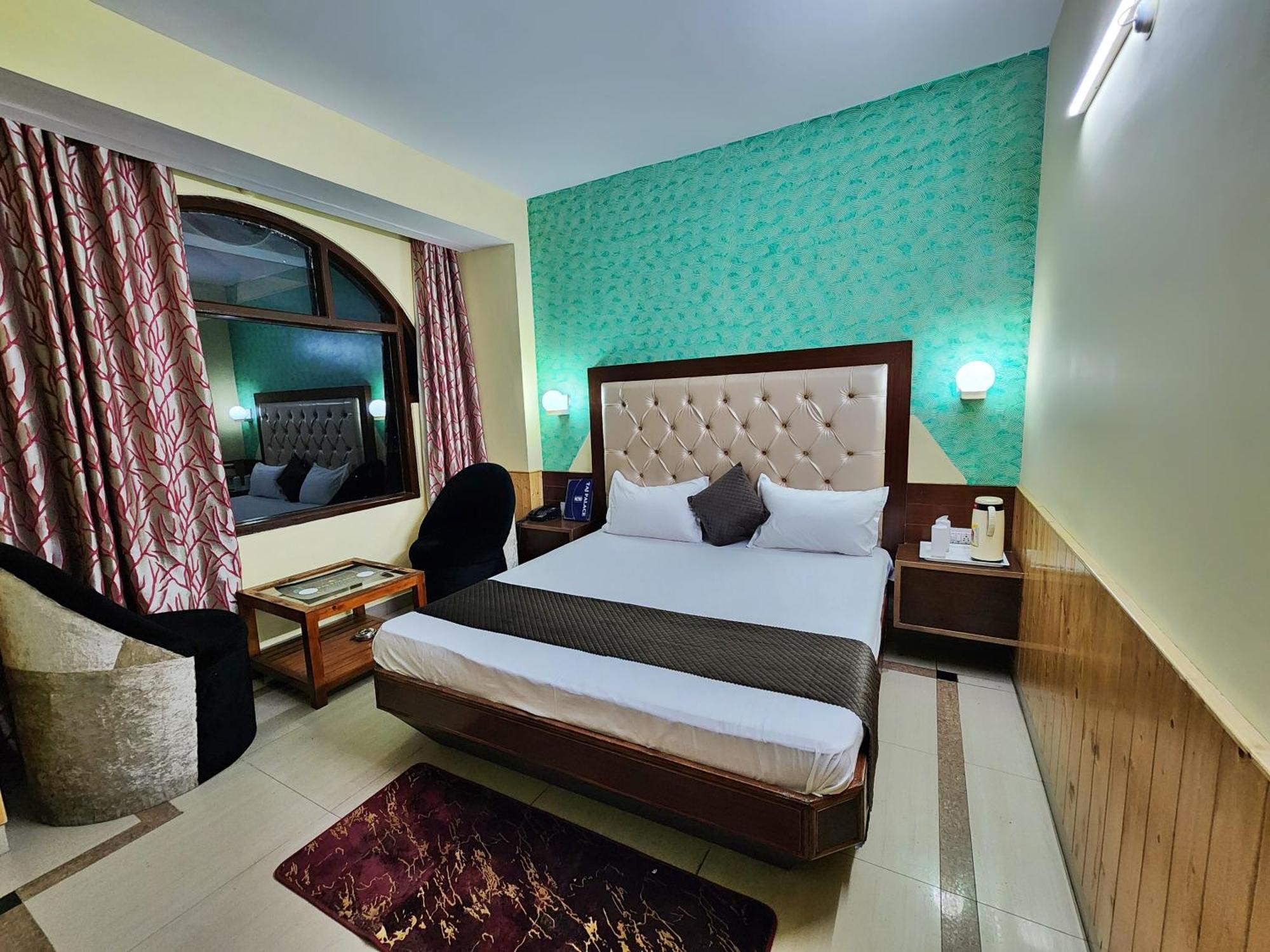 Hotel Taj Palace Near Mall Road Simlá Kültér fotó